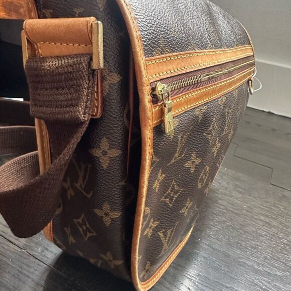 Louis Vuitton Bosphore Messenger PM Crossbody Bag monogram - Picture 3 of 15